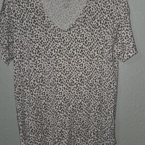 American Eagle Outfitters Black and White Leopard Print Tee